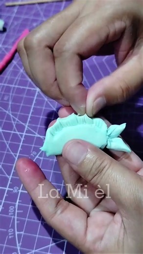 Easy Fondant Fish Topper Tutorial Pt. 2 #caketopper #fondanttoppers #toppers #cakedecorating #cake