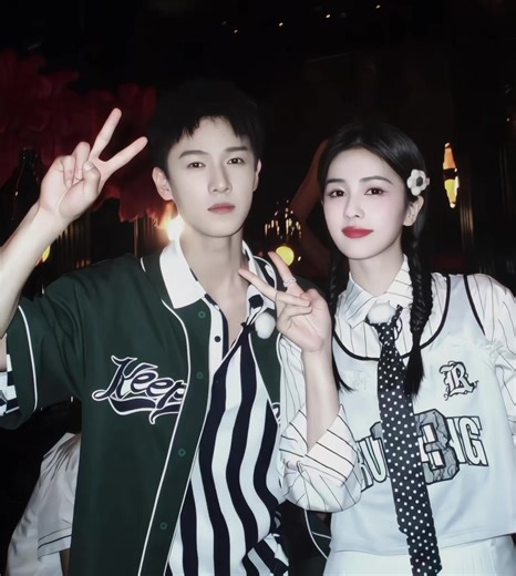 Bailu & Li Yunrui Fan Cam