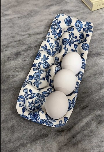 Clay napkin → DIY decor magic ✨ The prettiest handmade gift idea that’s so easy and so affordable but looks high-end 🤍 Roll out nontoxic polymer clay, press it over an egg carton, trim bake. Add napkin pieces with Mod Podge, then seal with a food-safe resin for that glossy, high-end finish. #easydiy #CraftTok #DIYDecor #BudgetDIY #KitchenDecor