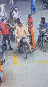 17K views · 72 reactions | کل کا واقعہ معمولی تلخ کلامی پر سفورا چورنگی کے پیٹرول پمپ پر نا معلوم افراد کی فائرنگ جس سے ایک شخص ہلاک اور دو زخمی ہونے کی اطلاعات ہیں۔۔۔۔۔ 24/7 نیوز اپڈیٹ گروپ کراچی 4 #CCTVSecurity | Peshawar Cctv Camera & Solar System Installation Service | Facebook