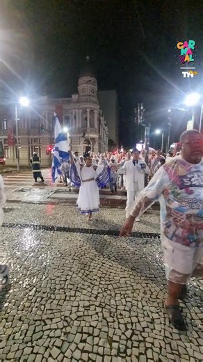 🥁 O Bloco da Saúde, organizado pelo Sindicato dos Trabalhadores da área, desfilou no pré-carnaval de Juiz de Fora na noite desta quarta-feira (11). Os foliões seguiram pelo Circuito Zé Kodak, no Centro da cidade, com concentração no Parque Halfeld e cortejo até a Praça da Estação. Confira a programação da cidade para esta quinta (12) 14h – Bloco Mister Star, no Mister Moore (Centro). 14h – Loucomotiva, no Circuito Zé Kodak, com trajeto até o Cine-Theatro Central. 16h – Recordar é Viver, com con