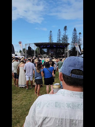 WENDY MATTHEWS hitting the big feels 🌈🌈🌈 | Rainbow Beach Sports Club