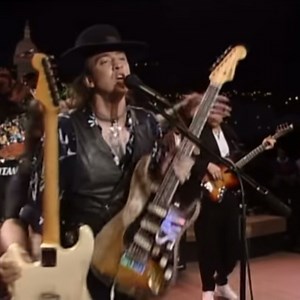 Lord Rare Rock on Instagram: "BROKEN STRING NO PROBLEM - Stevie Ray Vaughan plays a buttery smooth solo on “Look At Little Sister” live at Austin City Limits (1989). Watch SRV’s hands closely and focus on how seamless he is with his art, skill and music. Even with a guitar change from a snapped string, he never fails to miss a lick. This man didn’t have a bone in his body that wasn’t full of the blues. RIP to the human embodiment of smooth and one of the greatest guitarists of all time. Enjoy"