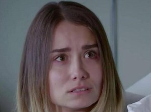 Elif odcinek 900 streszczenie - Alev wypytuje Emirhana o relację Jülide i Şafaka. Słowa chłopca potwierdzają jej przypuszczenia