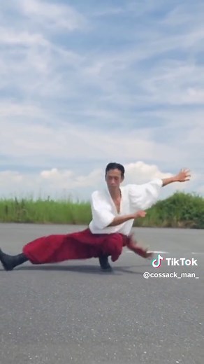 魅力的なコサックダンス: ゴパックのやり方