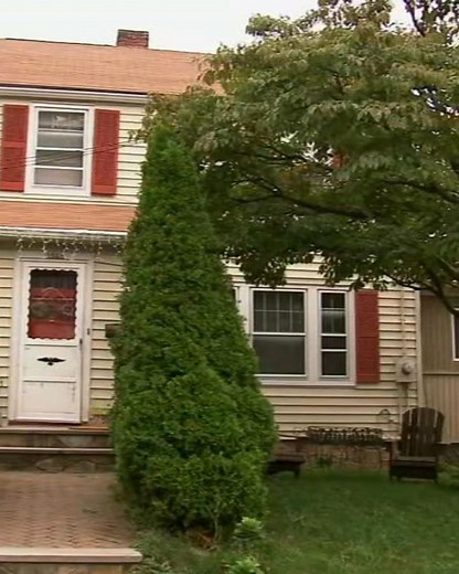 Woman blows off fingers after mistaking stick of dynamite for candle: Report