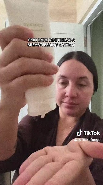 Sleep deprived hormones changes requires clean and softs ingredients for my skin. @mixsoon give me the hydration glow I need for a glass and healthy skin ✨ #ariesseason #MommyTok #skincareroutine