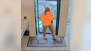 VIDEO: Police searching for man who robbed bank in North Austin