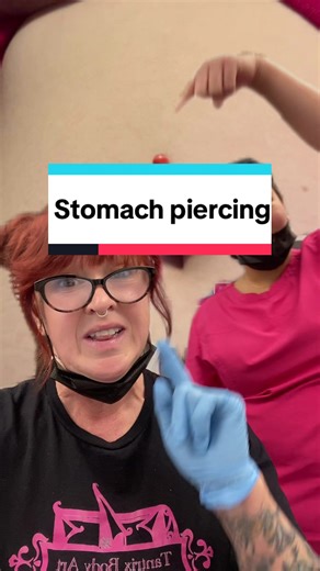 Stomach Piercing: Trendy Navel Styles