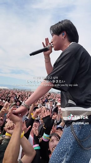 竹中雄大 Walking with you ライブで柵の上に立って歌う瞬間