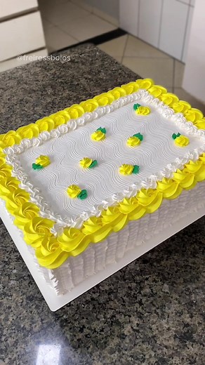 Vem decorar um bolo retangular de 50 fatias comigo?