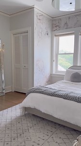 Talk about room goals 😍💓✨ We’re OBSESSED with this dreamy makeover from @reems_design! Head to the links below to shop the look. west elm x pbt Mid-Century Storage Vanity Desk: cur.lt/rl3lkxizr Performance Everyday Velvet Rose Wingback Swivel Desk Chair: cur.lt/5m8my8qtm Northfield Camilla Floral Black/White Backpack: cur.lt/x7stvsyb6 Jordan Classic Upholstered Bed: cur.lt/fsj1fx7vl Soft Gauze Duvet Cover: cur.lt/qfpzu4apg | Pottery Barn Teen