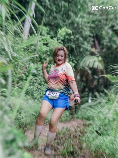 different ways to walk in the slippery mountain