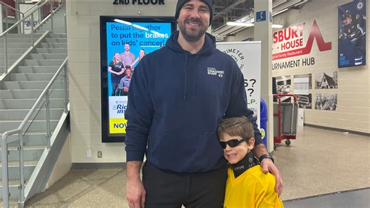Manitobans learn how to play blind and sledge hockey through free program