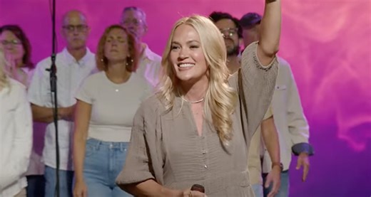 Carrie Underwood Casually Led Worship At A Nashville Area Church This Weekend