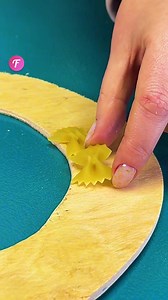 DIY Pasta Wreath: Creative Home Decor 🎅🎄 #Fabiosa #Christmas2024 #ChristmasDecoration #EcoFriendlyDecor | Fabiosa Australia