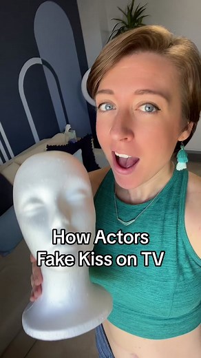 Replying to @Karol :] challenge accepted! I can choreograph anything 😘 #intimacycoordinator #actor #hollywood #kissing #behindthescenes #filmtok