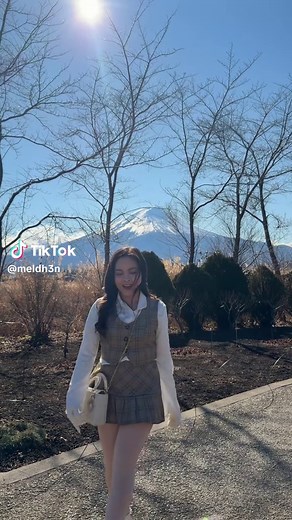 Exploring Mount Fuji: Live Views and Music