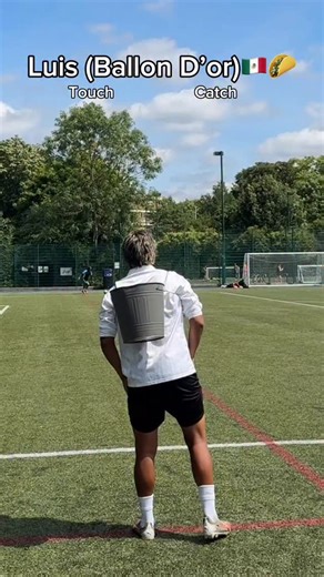 Touch and Catch Challenge 😳🪣😍 Who did the best? 👀✅ #football #soccer #futbol #footy #足球 #footballchallenge #soccerchallenge #footballskills #soccerskills #touchchallenge #challenge #viral #fyp #trending | Harri Kanot