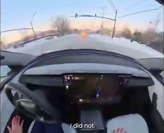 Vou trazer uma possível problemática sobre carros que dirigem sozinhos, se eles não se tornarem um sistema 100% seguro e comum de se ver pelas ruas.As pessoas vão tirar carta.Só vão entrar no carro e deixar ele dirigir.Se esse piloto automático der pane e precisar de intervenção humana (como em casos de avião por exemplo), a pessoa que está ali, talvez esteja a um tempo absurdo sem dirigir. Como essa pessoa vai controlar o automóvel? Ainda mais se o pane der em alta velocidade?Acho que pode ser 