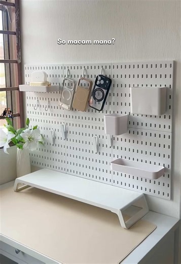 𑣲 MasyaAllah Tabarakallah 𑣲 Dh alang2 nk buat new work space kita pun all out buat cantik terus mcm duduk dkt office walaupun kita ni suri rumah jerrr 🤭 Siap je semua ni terus sebak ye 🥲 Sebab rasa tak sangka dpt buat mcm2 hasil dari affiliate alhamdulillah 🤲🏻 Thank you pada yg sudi support Zaty dari dulu sampai ke hari ini. Start affiliate tahun 2021 dgn video Mika makan2 pastu video masakan ibu. Now dh hampir 5 tahun dlm dunia affiliate ni siapa sangka kan 😭 Doakan ibu dpt beli rumah pu