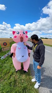 1.2K reactions · 10 comments | Entre Amiens et Rouen, c’était le feu  Des sourires, du soleil, des gens en or et une ambiance de dingue ! Merci pour tout l’amour sur le bord des routes  Vous êtes la vraie magie du Tour 﫶 #TDF2025 #VELUXOnTour #lacaravane #rouen #tourdefrance #Amiens #Rouen | VELUX | Facebook