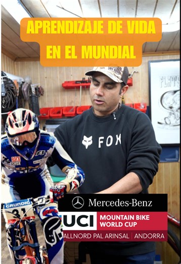 Creí que sabía cómo frenar… hasta que quedé en ridículo en un andarivel...🫤 Mundial Andorra 2018… y la suerte de toparme con una leyenda del Descenso🙌🏽 Ese día entendí algo que cambió mi forma de andar en bici para siempre... Si practicas mountainbike, este video te puede servir más de lo que piensas. ❓Te lo habías preguntado alguna vez? Te leemos #monzokobikes #descenso #viejaescuela #dhi #copadelmundo