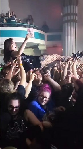 TECH N9NE - AREOLA LIVE! #CONCERT #FRONTROW #SOLDOUT #MOSHPIT #CROWDSURFING