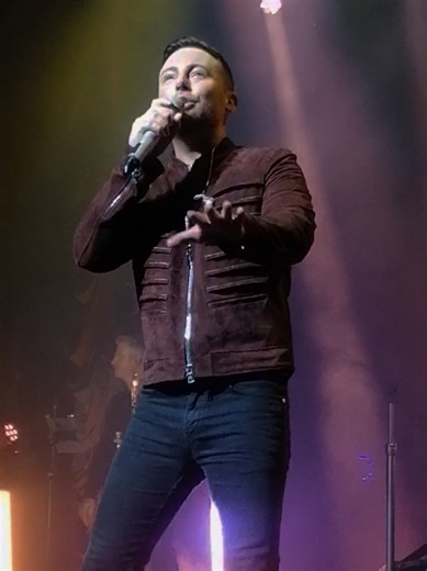 Nathan Carter Performs 'Wagon Wheel' at London Palladium