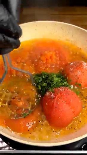 Who knew you could just fry whole tomatoes for the perfect sauce base? This one-pan recipe is a total game changer for busy weeknights. | Chefclub Network