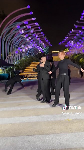 Kpop Dance Cover in Public by GOT7 Fans