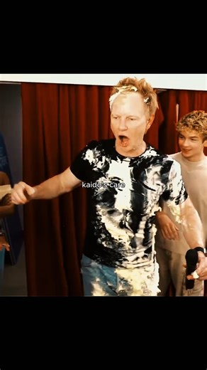 Kaido cleans Salish's hair | ZHC Crafts