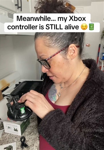 PlayStation players hate how long THIS Xbox battery lasts 😏🎮 #XboxVsPlayStation #XboxGaming #GamersOfTikTok \t•\tXbox rechargeable battery pack \t•\tXbox controller battery life \t•\tBest Xbox accessories \t•\tGaming battery pack \t•\tXbox vs PlayStation