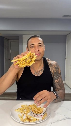 Trickshot on Instagram: "@innout here’s the next item for your secret menu 🍟🍔🔥 #innout #doubledouble #secretmenu #reelsviral #viralfood #trickshotcop"