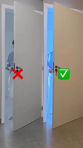 137K views · 45K reactions | A sua postura entra antes da sua fala. Ao entrar em uma sala, os primeiros segundos dizem tudo — mesmo que você ainda não tenha aberto a boca. Cabeça erguida, olhar firme, passos seguros. Gente que se posiciona transmite presença, mesmo em silêncio. | Naira Alencar - Treinadora Comportamental | Facebook