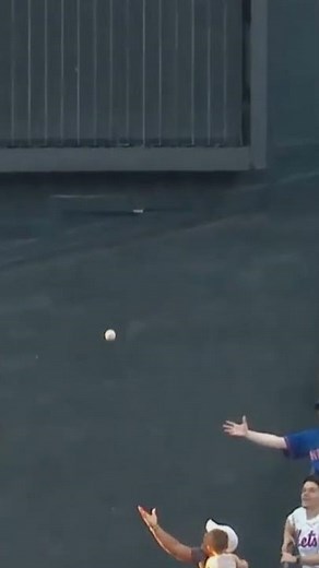 DAD CATCHES HOME RUN BALL WITH BABY IN HAND!! 💪😂