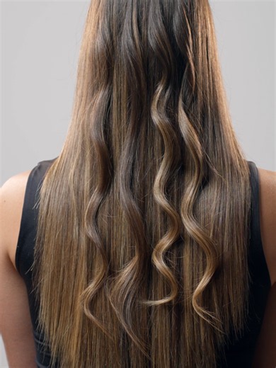 Dime qué onda te gusta y te diré qué rizador ghd necesitas 😉 ⭐ Ondas surferas: ghd chronos curve conical ⭐ Ondas desenfadadas: ghd chronos curve max ⭐ Ondas definidas: ghd chronos curve classic ⭐ Rizos voluminosos: ghd chronos curve grand Hasta 30% de DESCUENTO en herramientas eléctricas ghd y 10% de descuento en productos para el cabello, accesorios y cepillería 💥 ¡Unidades limitadas! #ghd #hairhowto #thisorthat #waveshair #rebajas