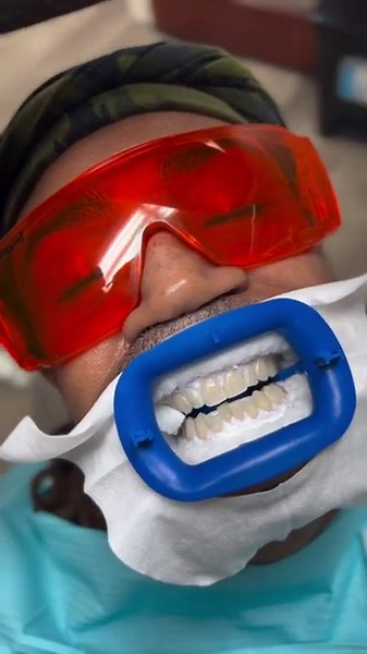 Zoom teeth whitening at Overhill Dental