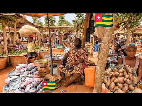 Rural African village market day in Togo 🇹🇬 . Cheapest food Market Anfoin Togo 🇹🇬 West Africa 🌍.