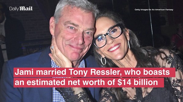 Jami Gertz from Less Than Zero, now worth $8bn, makes rare outing