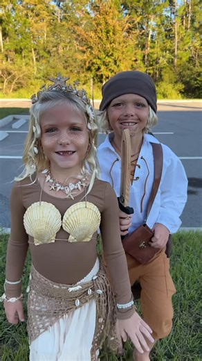 Twins by the Beach on Instagram: "🎃🐚🏴‍☠️☠️🌊 Halloween fun! #happyhalloween #twins #twincostumes #pirate #diycostume #costume #costumecontest #halloweeen #trickortreat #boygirltwins #costumereveal #floridalife"