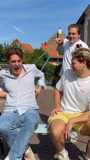 Gekke Cas on Instagram: "Enkel foute antwoorden😂 • • • • • #adt #bakkie #rietadt #fullsend #stevewilldoit #sendit #chug #chuglife #badlands #bigsends #bigsendsonly #bigsends2025 #rietbak #gekgaan #adtje #bier #beer #chugs #booze #alcohol"