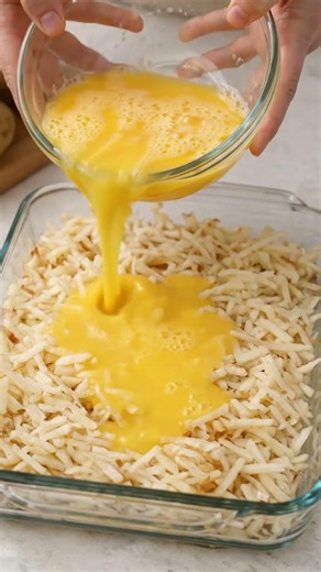 🥔🍳 Cheesy Potato & Egg Breakfast Bake