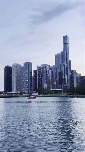 This Is What City Life in Chicago Feels Like 🏙️