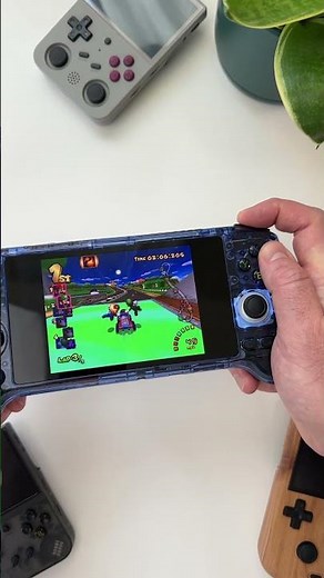 Unboxing the new ANBERNIC RG556 and trying out some GameCube games