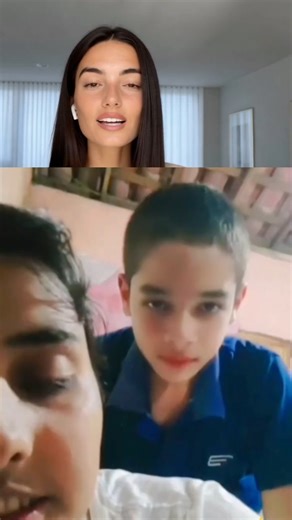 Movie Hub on Instagram: "#砖捕捉来自你脚步的动能。当你行走时,你的重量和动作会对瓷砖产生压力。瓷砖会轻微弯曲,从而产生机械应力。瓷砖内部的压电材料将这种应力转化为电能。每一步都会产生少量电荷,而数百万步结合在一起就能产生足够的电力来驱动LED灯、数字显示屏和传感器。在像涩谷车站这样繁忙的地方,每天大约有240万个脚步为这一系统作出贡献。这些电能可以被储存或立即使用,从而减少对传统电力来源的依赖,并支持可持续的城市基础设施。 这种方法将日常运动转化为实用的可再生能源。 #美国 #美洲 #知识事实你知道吗建议 科技创#carros #humornegro #humor"