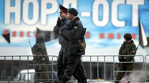 Russie : 20 ans après la tragique prise d’otages du théâtre de Moscou, les proches des victimes se souviennent - RTBF Actus