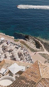 A bird’s eye view of Fido Punta del Mar is even clearer: sea, light and an unbeatable location. 🌊✨ https://bit.ly/4iGAcV7 - Desde el aire, Fido Punta del Mar se entiende mejor: mar, luz y una ubicación inmejorable 🌊✨ https://bit.ly/3S6gGGN - Aus der Vogelperspektive zeigt sich das Fido Punta del Mar von seiner besten Seite: Meer, Sonne und eine unvergleichliche Lage 🌊✨ https://bit.ly/4iGpAFy | Fido Hotels