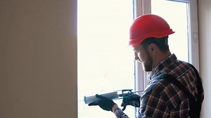Trabajador de instalación de Windows uso de espuma al instalar ventanas