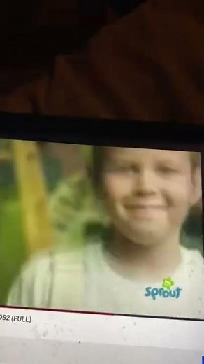 Classic Sesame Street - Kids paint a huge mural of the number 16